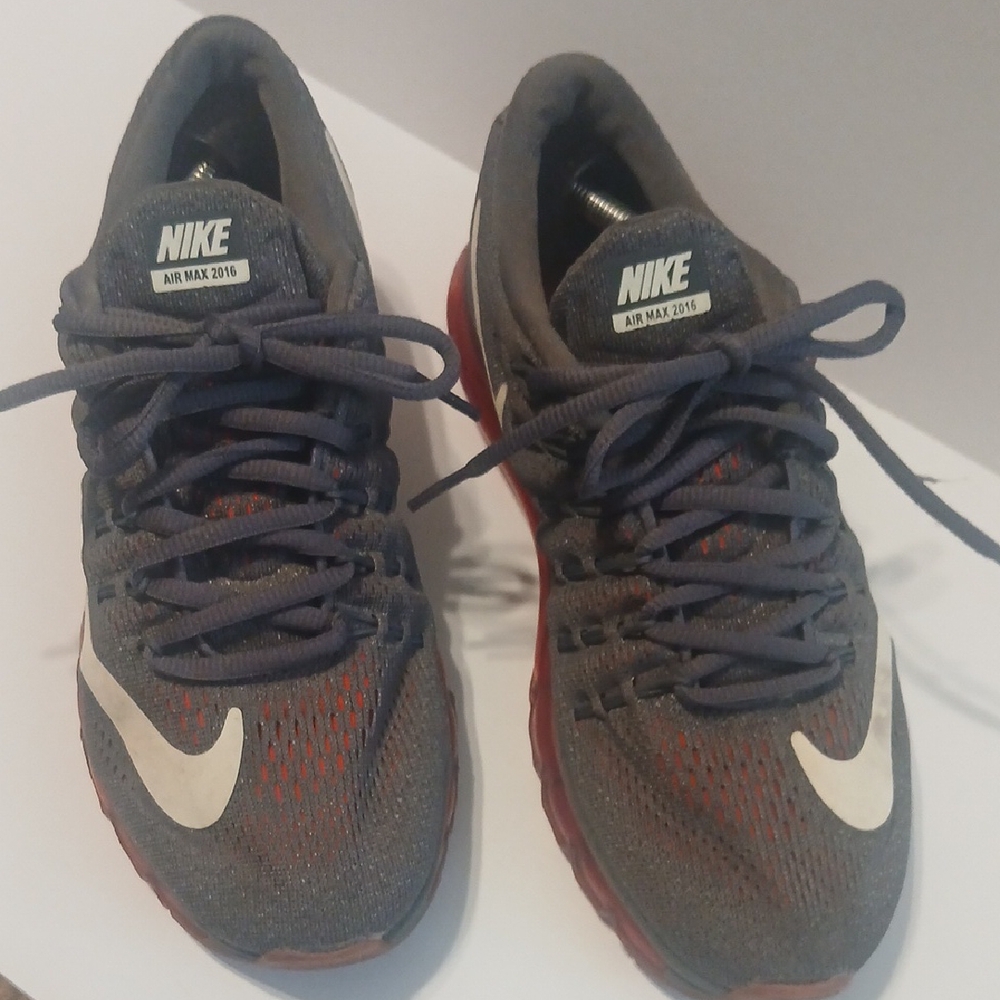 Nike Air Max 2016 Gray and Red Sneakers